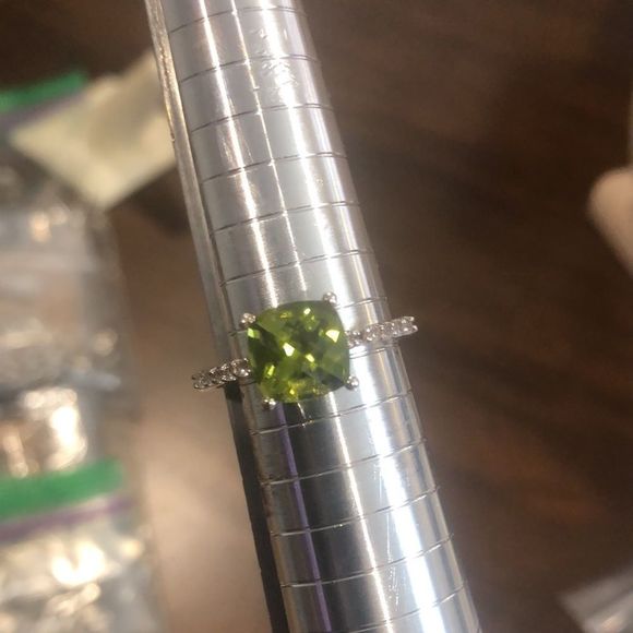 Green Peridot Cushion Cut Gem Stone and White Quartz Sterling Silver Ring Sz 8 - Picture 6 of 7